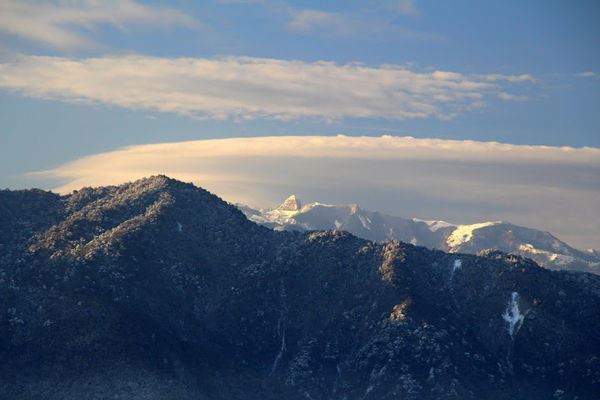 層層山巒